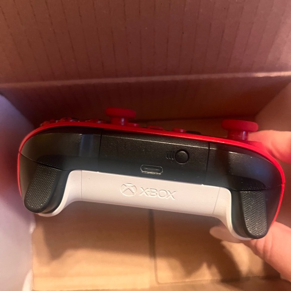 Xbox One Controller - Picture 2 of 5